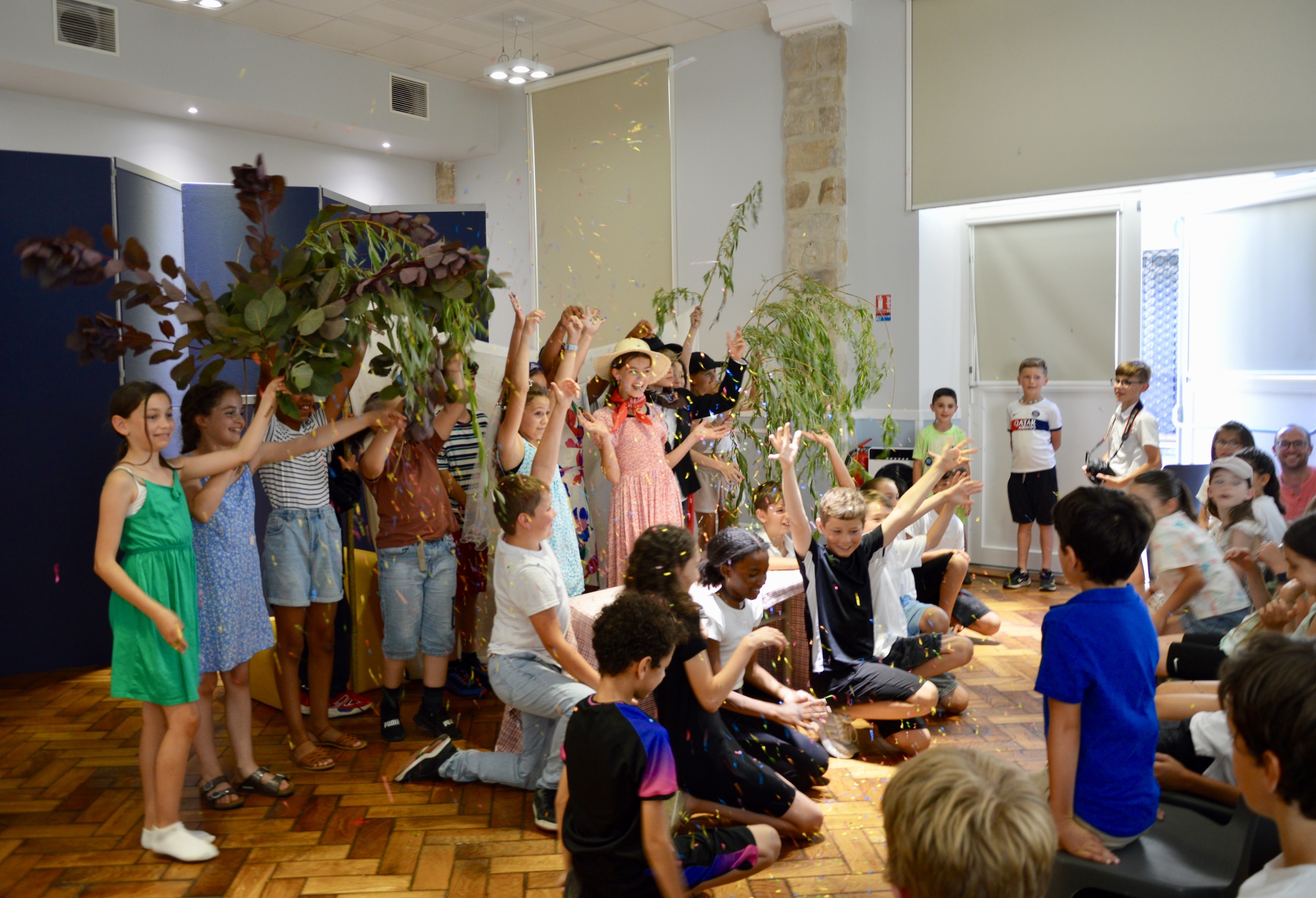 Représentation de « Barbelongue » par les élèves de la classe de CM2 de Montigny sur Loing, juin 2025.
